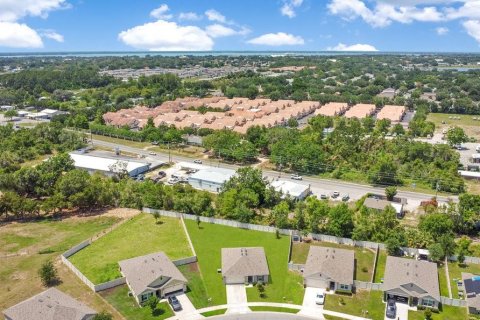 House in Tavares, Florida 3 bedrooms, 130.81 sq.m. № 1754779 - photo 29
