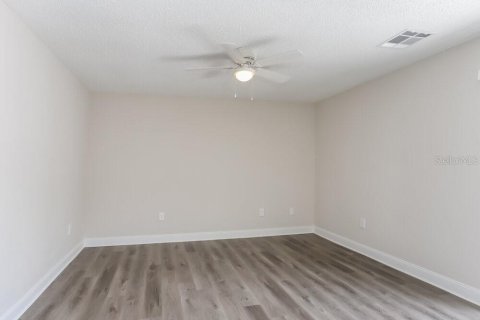 House in Brandon, Florida 3 bedrooms, 107.49 sq.m. № 2396348 - photo 7