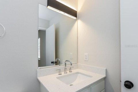 House in Brandon, Florida 3 bedrooms, 107.49 sq.m. № 2396348 - photo 13