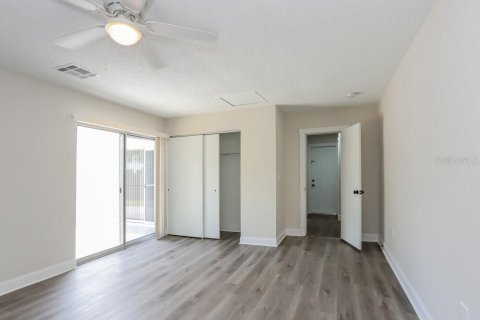 House in Brandon, Florida 3 bedrooms, 107.49 sq.m. № 2396348 - photo 8