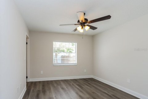 House in Brandon, Florida 3 bedrooms, 107.49 sq.m. № 2396348 - photo 9