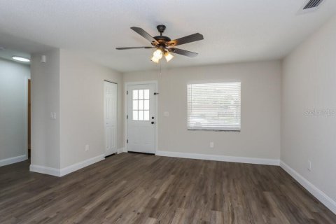 House in Brandon, Florida 3 bedrooms, 107.49 sq.m. № 2396348 - photo 3