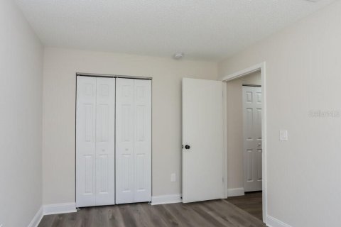 House in Brandon, Florida 3 bedrooms, 107.49 sq.m. № 2396348 - photo 12