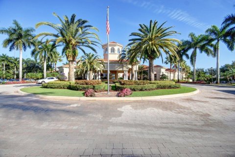 House in Lake Worth, Florida 2 bedrooms, 179.67 sq.m. № 1178205 - photo 1