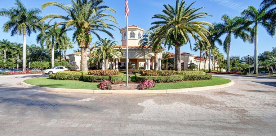 House in Lake Worth, Florida 2 bedrooms, 179.67 sq.m. № 1178205