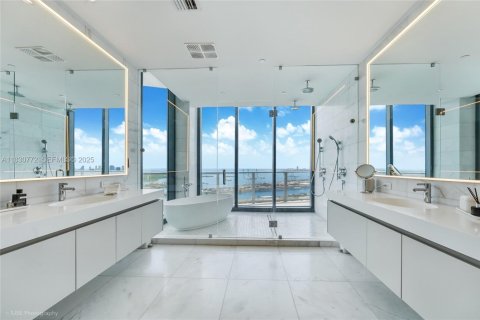 Condominio en venta en Miami Beach, Florida, 4 dormitorios, 295.99 m2 № 2077266 - foto 12