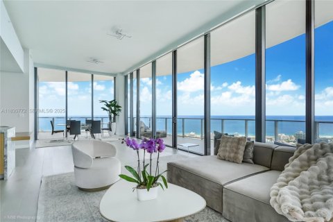 Condominio en Miami Beach, Florida, 4 dormitorios  № 2077266