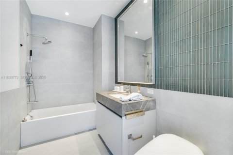 Condominio en venta en Miami Beach, Florida, 4 dormitorios, 295.99 m2 № 2077266 - foto 19