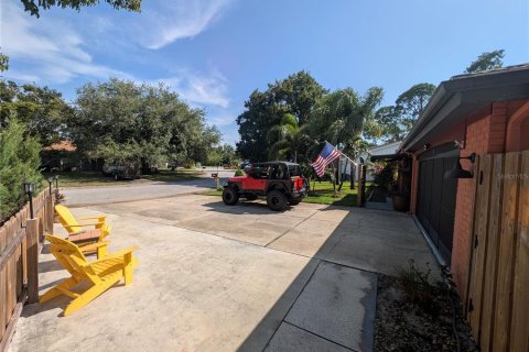 House in New Port Richey, Florida 2 bedrooms, 124.67 sq.m. № 2231435 - photo 14