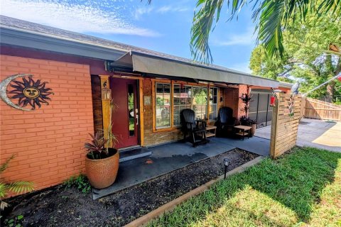 House in New Port Richey, Florida 2 bedrooms, 124.67 sq.m. № 2231435 - photo 8