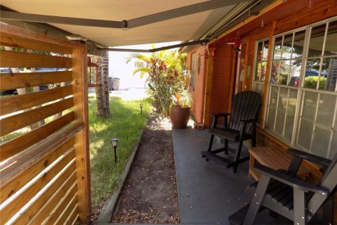 House in New Port Richey, Florida 2 bedrooms, 124.67 sq.m. № 2231435 - photo 9