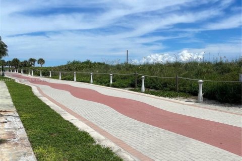 Снять в аренду кондоминиум в Майами-Бич, Флорида 39.95м2, № 1864093 - фото 12