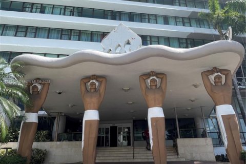 Снять в аренду кондоминиум в Майами-Бич, Флорида 39.95м2, № 1864093 - фото 1