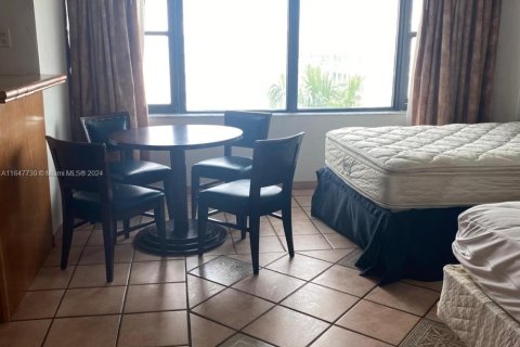 Снять в аренду кондоминиум в Майами-Бич, Флорида 39.95м2, № 1864093 - фото 4