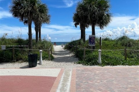 Снять в аренду кондоминиум в Майами-Бич, Флорида 39.95м2, № 1864093 - фото 11