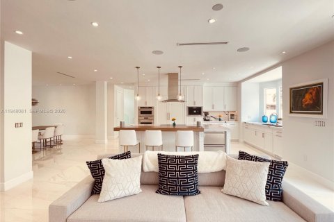 Villa ou maison à vendre à Miami, Floride: 5 chambres, 352.75 m2 № 2009029 - photo 15