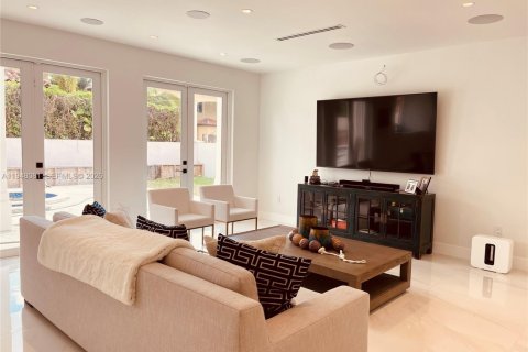 Villa ou maison à vendre à Miami, Floride: 5 chambres, 352.75 m2 № 2009029 - photo 22