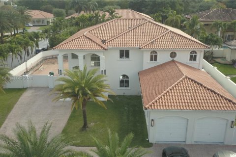 Villa ou maison à vendre à Miami, Floride: 5 chambres, 352.75 m2 № 2009029 - photo 7