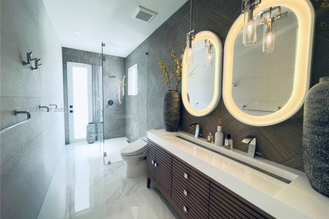 Villa ou maison à vendre à Miami, Floride: 5 chambres, 352.75 m2 № 2009029 - photo 30