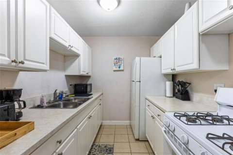 Condo in Gainesville, Florida, 1 bedroom  № 1807964 - photo 14