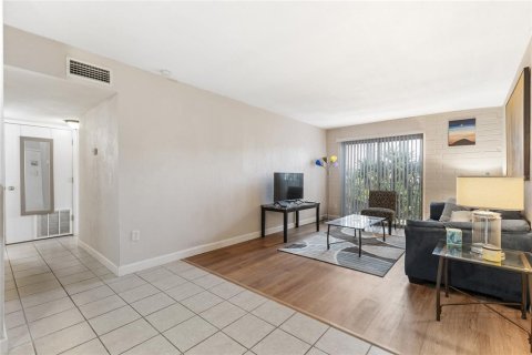 Condo in Gainesville, Florida, 1 bedroom  № 1807964 - photo 7