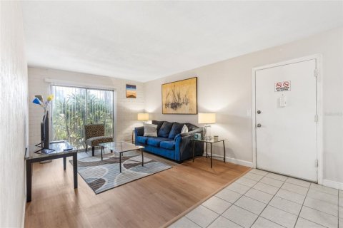 Condo in Gainesville, Florida, 1 bedroom  № 1807964 - photo 6