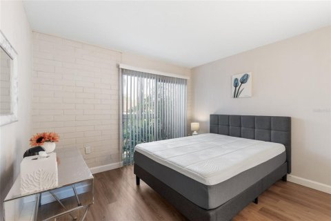 Condo in Gainesville, Florida, 1 bedroom  № 1807964 - photo 18
