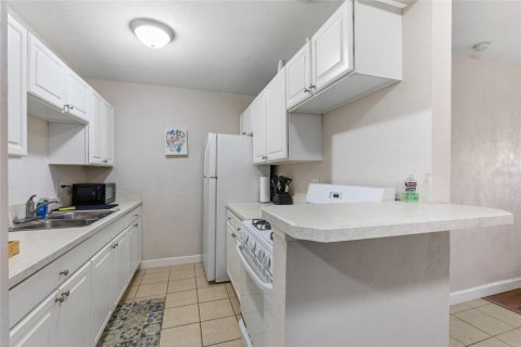 Condo in Gainesville, Florida, 1 bedroom  № 1807964 - photo 13