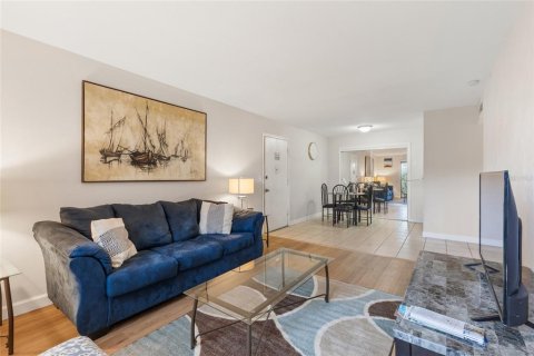 Condo in Gainesville, Florida, 1 bedroom  № 1807964 - photo 9