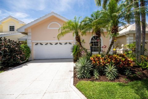 Villa ou maison à vendre à Palm Beach Gardens, Floride: 3 chambres, 157.56 m2 № 2088135 - photo 4