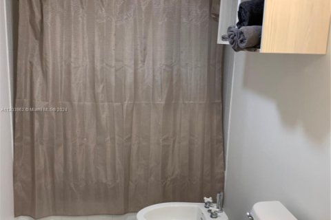 Condominio en venta en Miami, Florida, 1 dormitorio, 60.39 m2 № 1728642 - foto 3