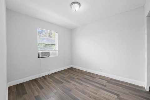 Appartement à louer à Opa-locka, Floride: 2 chambres, 369.75 m2 № 2305239 - photo 7