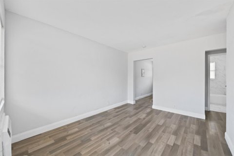 Appartement à louer à Opa-locka, Floride: 2 chambres, 369.75 m2 № 2305239 - photo 3