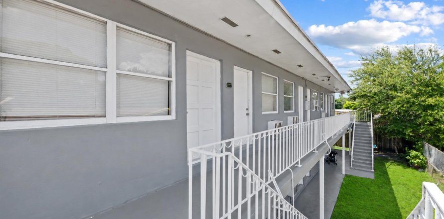 Appartement à Opa-locka, Floride 2 chambres, 369.75 m2 № 2305239