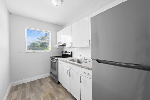 Appartement à louer à Opa-locka, Floride: 2 chambres, 369.75 m2 № 2305239 - photo 4