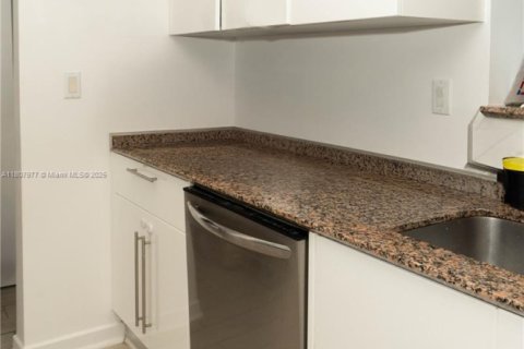 Купить кондоминиум в Майами, Флорида 2 спальни, 113.99м2, № 1962204 - фото 12