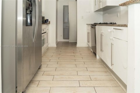 Купить кондоминиум в Майами, Флорида 2 спальни, 113.99м2, № 1962204 - фото 9