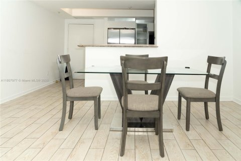 Купить кондоминиум в Майами, Флорида 2 спальни, 113.99м2, № 1962204 - фото 18