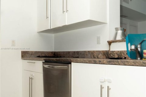 Купить кондоминиум в Майами, Флорида 2 спальни, 113.99м2, № 1962204 - фото 13