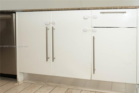 Купить кондоминиум в Майами, Флорида 2 спальни, 113.99м2, № 1962204 - фото 14