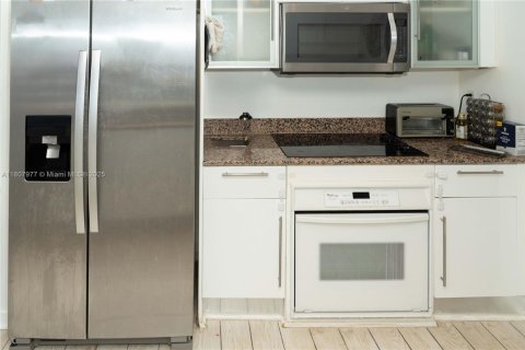 Купить кондоминиум в Майами, Флорида 2 спальни, 113.99м2, № 1962204 - фото 11