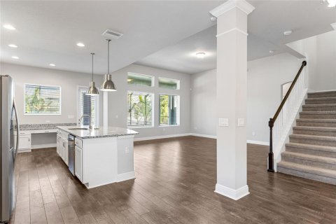 House in Brandon, Florida 4 bedrooms, 303.79 sq.m. № 2111523 - photo 12
