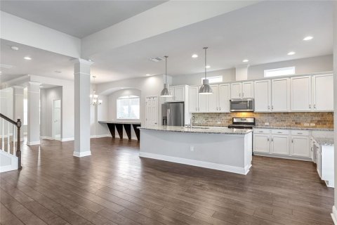 House in Brandon, Florida 4 bedrooms, 303.79 sq.m. № 2111523 - photo 14