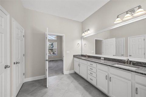 House in Brandon, Florida 4 bedrooms, 303.79 sq.m. № 2111523 - photo 25