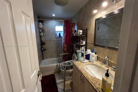 House in Hollywood, Florida 3 bedrooms, 102.19 sq.m. № 1844070 - photo 6
