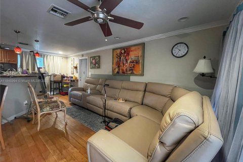 House in Hollywood, Florida 3 bedrooms, 102.19 sq.m. № 1844070 - photo 5