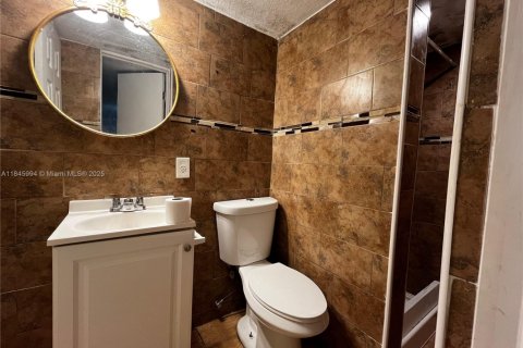 House in Hollywood, Florida 3 bedrooms, 102.19 sq.m. № 1844070 - photo 12