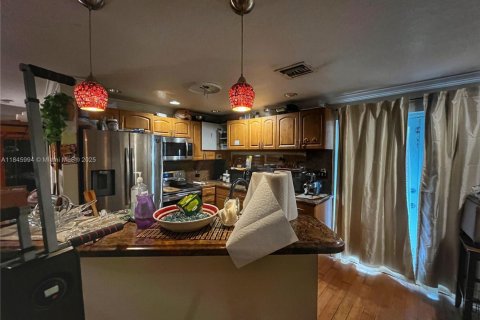 House in Hollywood, Florida 3 bedrooms, 102.19 sq.m. № 1844070 - photo 4