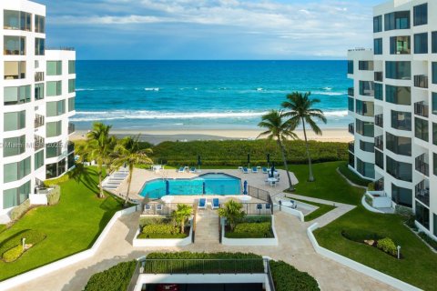 Condominio en venta en Highland Beach, Florida, 2 dormitorios, 208.1 m2 № 1931384 - foto 1