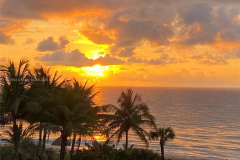 Condominio en venta en Highland Beach, Florida, 2 dormitorios, 208.1 m2 № 1931384 - foto 2